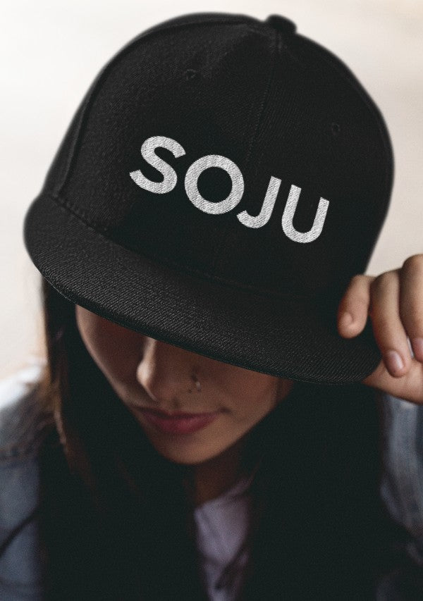 Soju Flat Bill Hat in Black